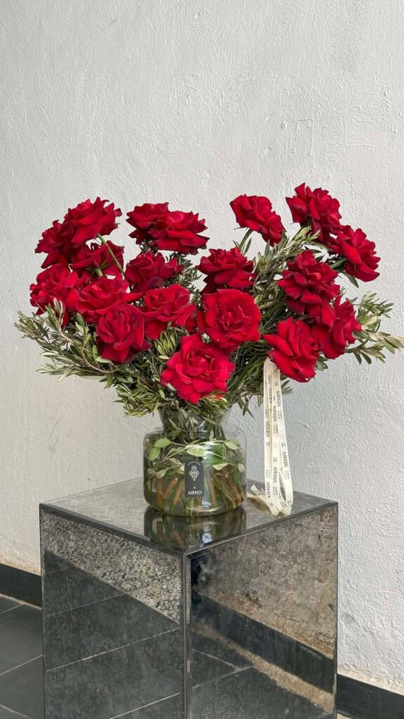 گلدان رز ولنتاین سکرت ۲۰ شاخه قرمز