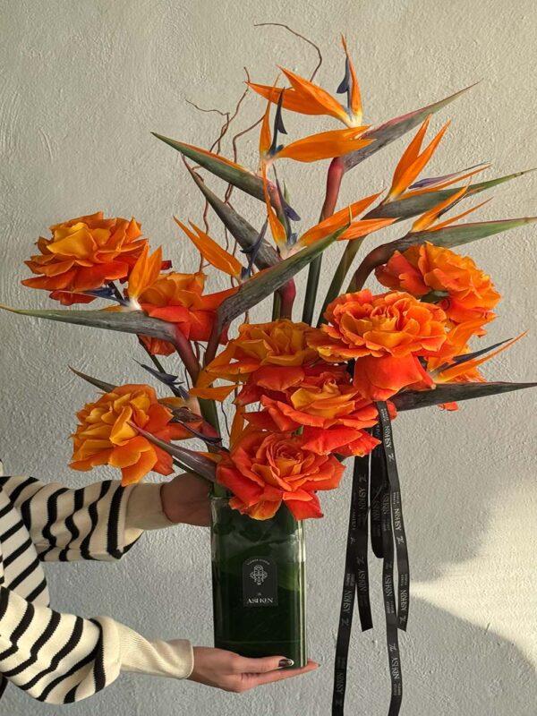 گلدان رز و پرنده بهشتی