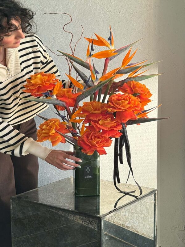 گلدان رز و پرنده بهشتی