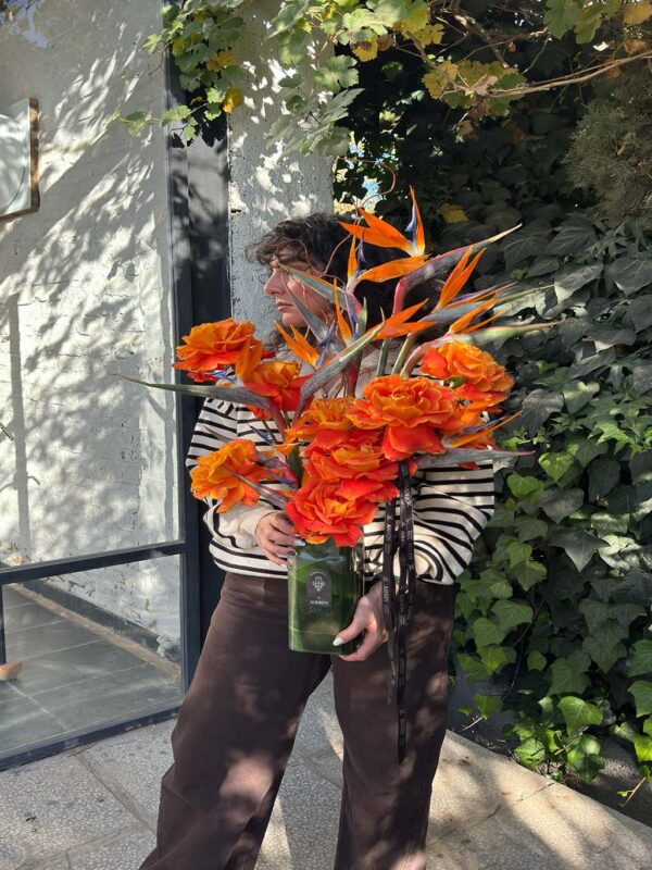 گلدان رز و پرنده بهشتی