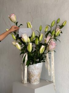 گلدان دستساز سرامیکی لیلی رز آنوسکا ۶ شاخه