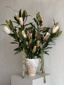 گلدان دستساز سرامیکی لیلی رز سفید آیشا ۶ شاخه